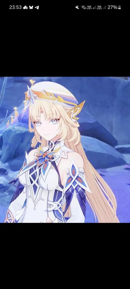 boneca nova de genshin impact. ela tem cabelo loiro platinado, olho azul bem claro, pele branca e usa uma boina redonda branca. I esquema de cores  é branco, amarelo/dourado e azul