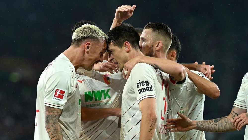 Knapper Sieg gegen Mönchengladbach: Augsburg beweist Heimstärke