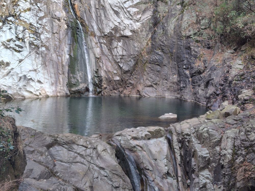 布引の滝。新神戸駅から徒歩15分ほどで辿り着ける4つの滝。新幹線の駅からすぐに広大なハイキングコースあるの初めて知りました。