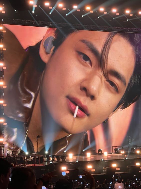 Taehyung on the big screen during PTD: LV