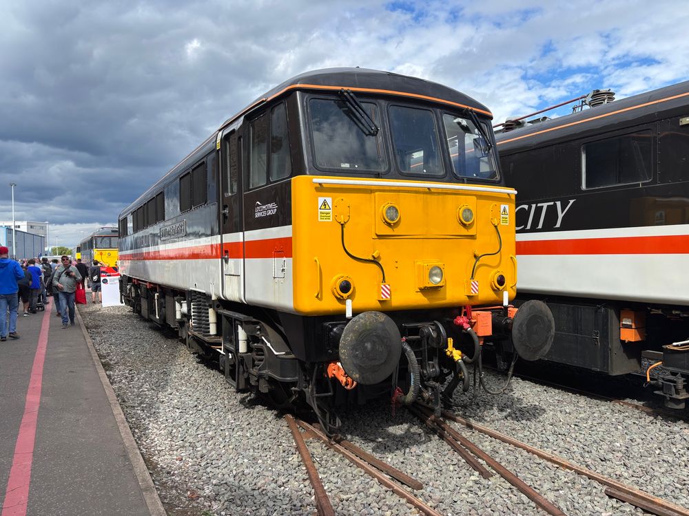 Class 86 in intercity livery