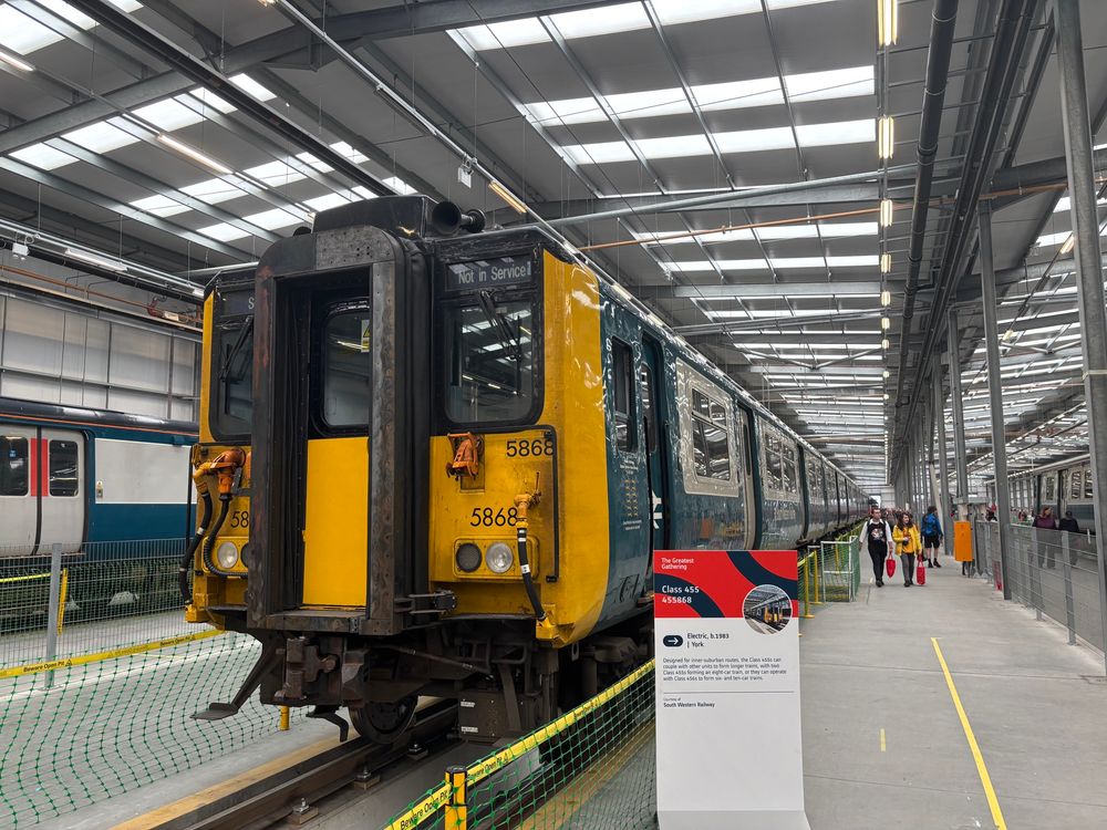 Class 455 455868 in BR blue livery 