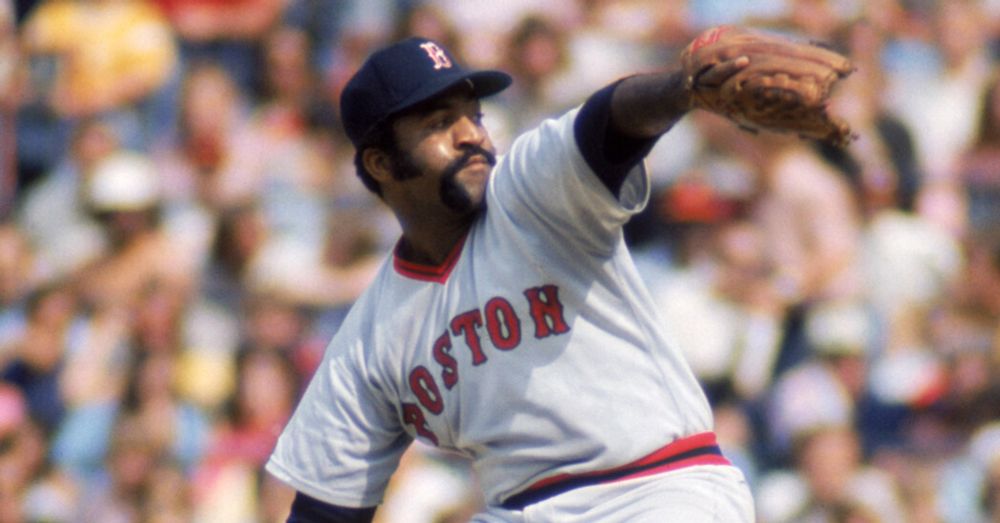 Luis Tiant, Crowd-Pleasing Pitcher Who Baffled Hitters, Dies at 83