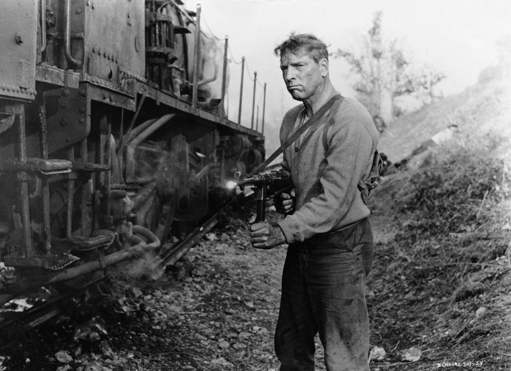Burt Lancaster taking care of business in The Train 