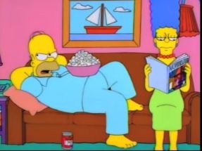Homer Simpson tirado en el sofá maldeciendo aquel miércoles-sábado... 