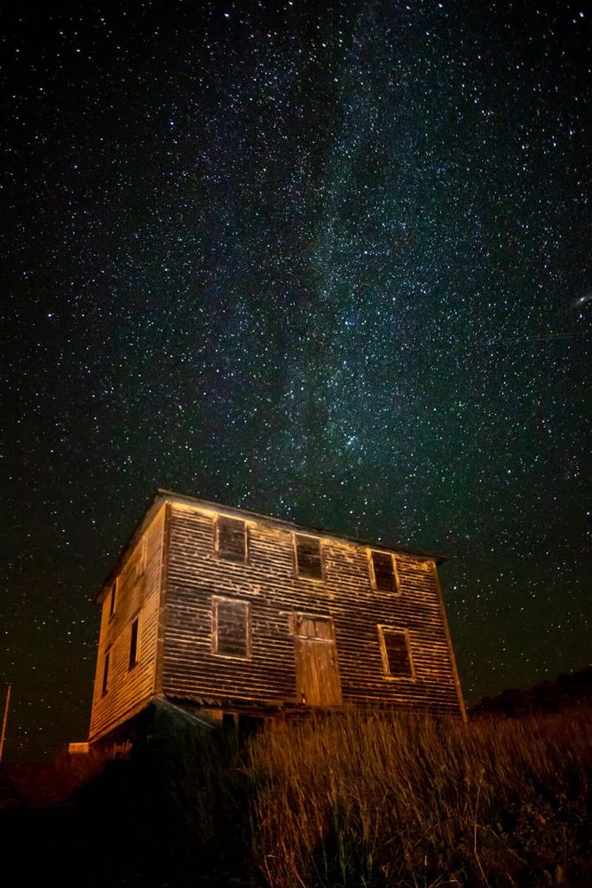 An old abandoned family home under the stars