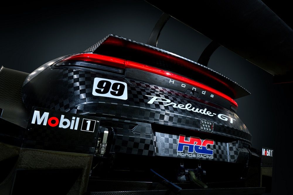 Honda Prelude-GT, close up of the rear headlamps and diffuser