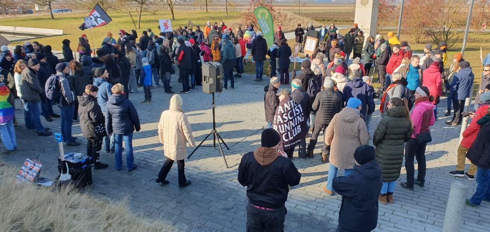 Anti AfD Demo auf dem Kirchplatz in Neutraubling
