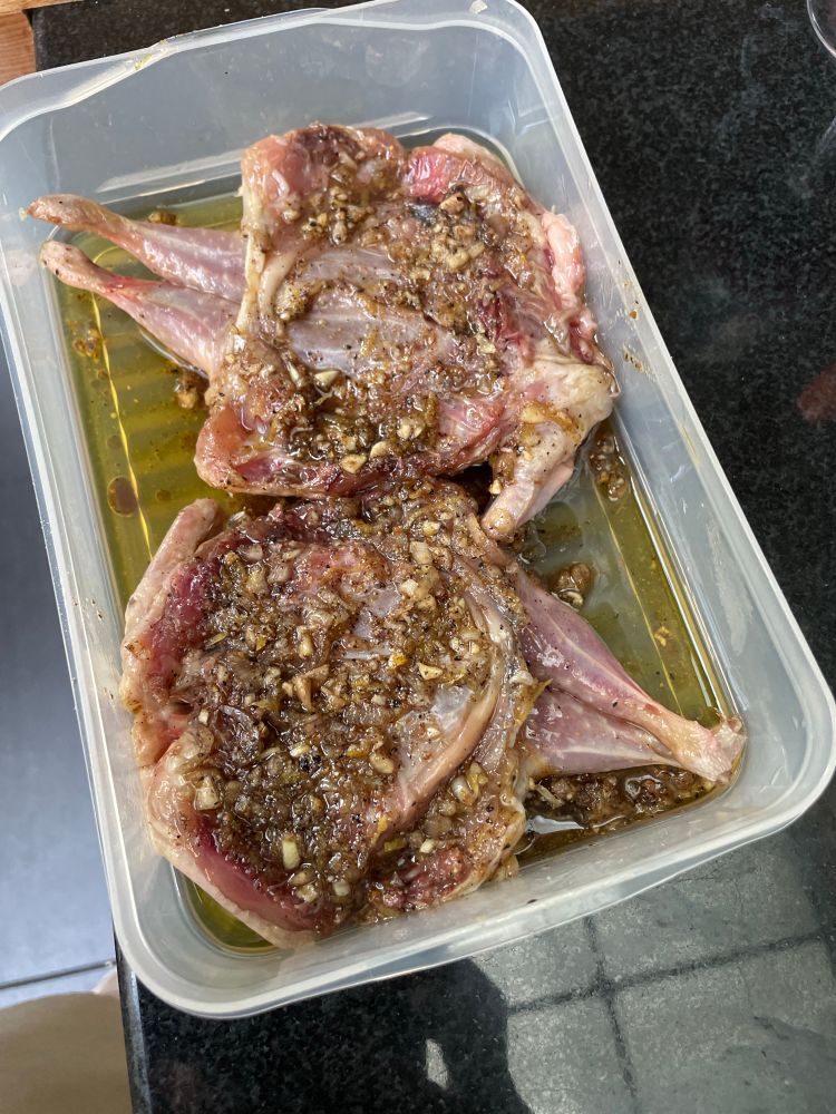 The uncooked quail waiting to be grilled 