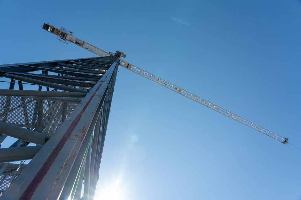 Une grue de construction