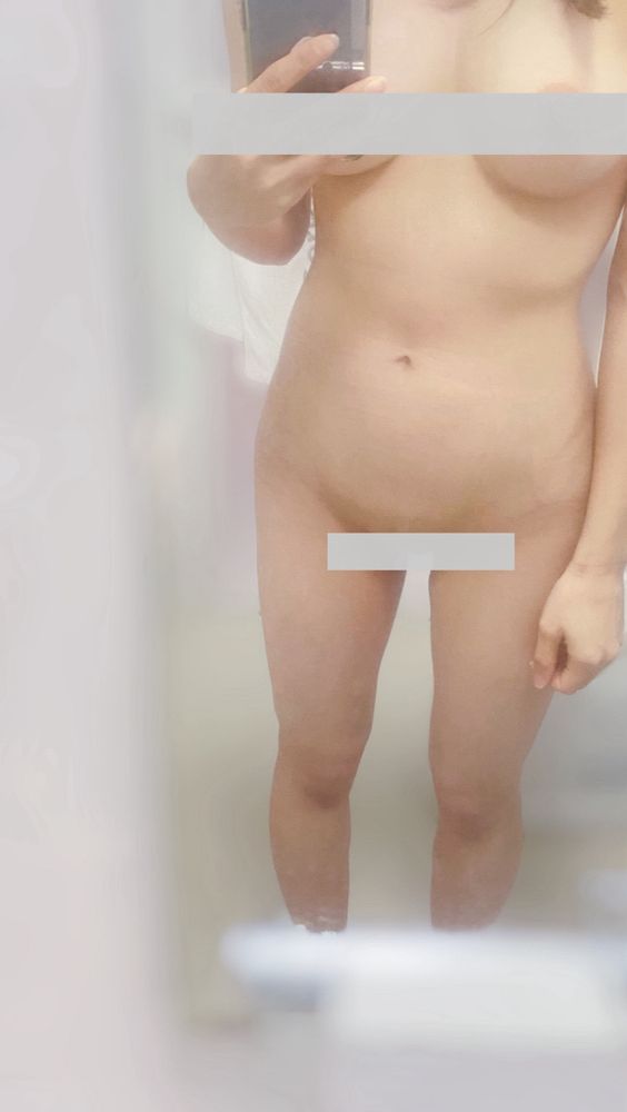 お風呂で全裸自撮り