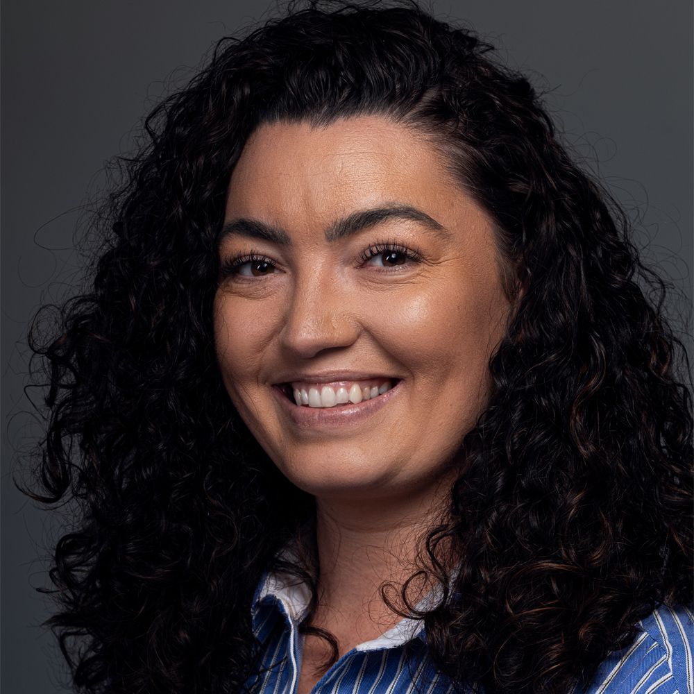 headshot of sara