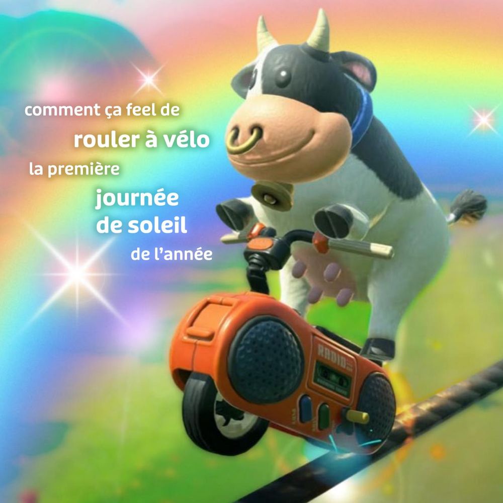 Image d'une vache en dessin animé conduisant une motocyclette orange en forme de radiocassette sur une corde raide. Derrière la vache se trouve un arc-en-ciel étincelant. L'image comprend le texte « comment ça feel de rouler à vélo la première journée de soleil de l'année ».