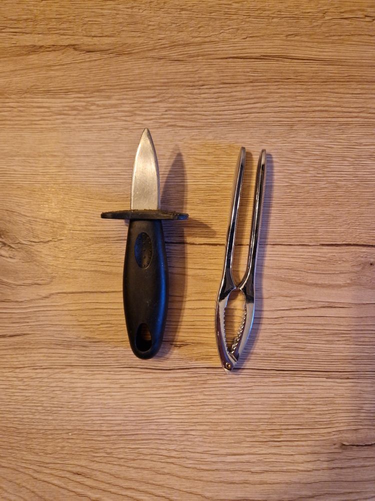 Austernmesser und Zange zum Knacken von Krebs-/Hummerschalen