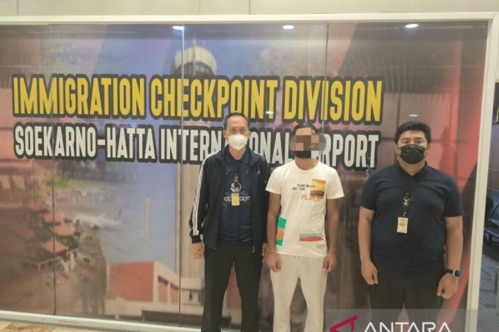 Imigrasi Surabaya deportasi seorang WNA Pakistan