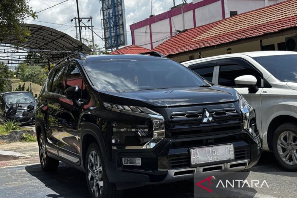 Mobil dinas Pemprov Kalsel berada di Polres Banjarbaru terkait OTT KPK