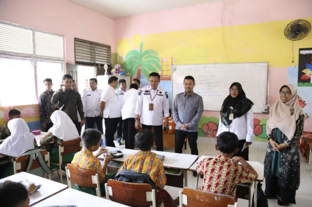 Pekanbaru simulasi makan bergizi gratis di sekolah di pinggiran