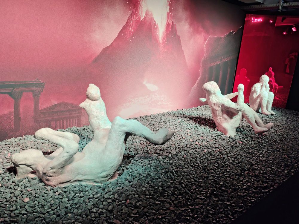 Gipsabdrücke der beim Vulkanausbruch Verstorbenen 