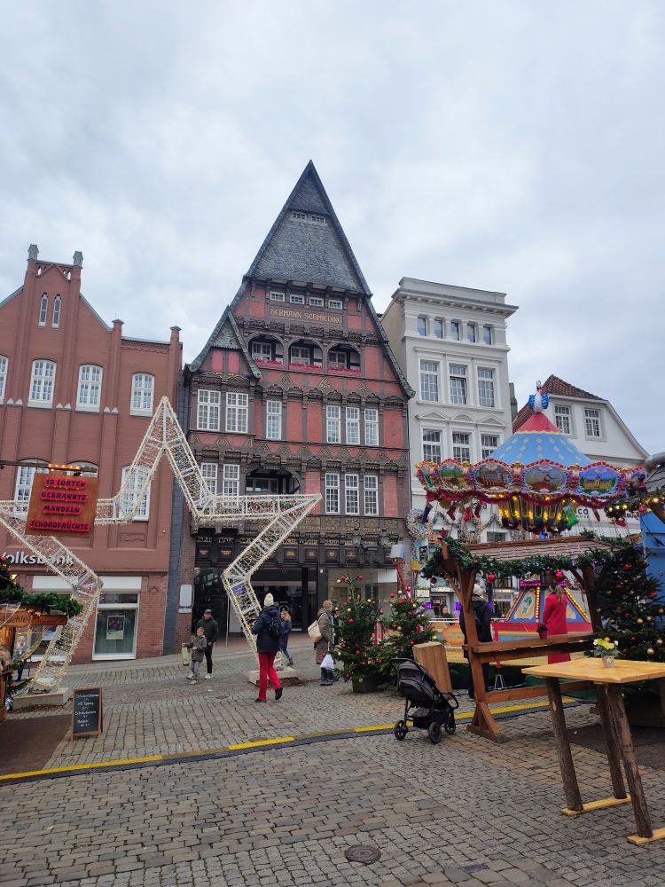 Weihnachtsmarkt auf dem historischen Marktplatz Minden 
