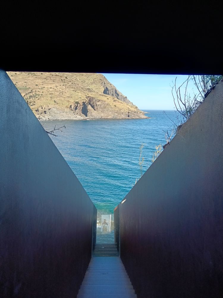 Getting closer to the end, the ceiling disappears, offering a more open view of the sea, the sky and the land.