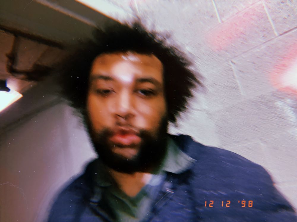 DJ stuns in new (intentionally blurry) selfie 