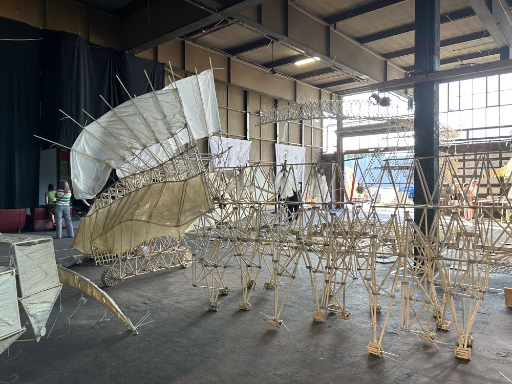 A strandbeest with flapping sail fins and loping legs 