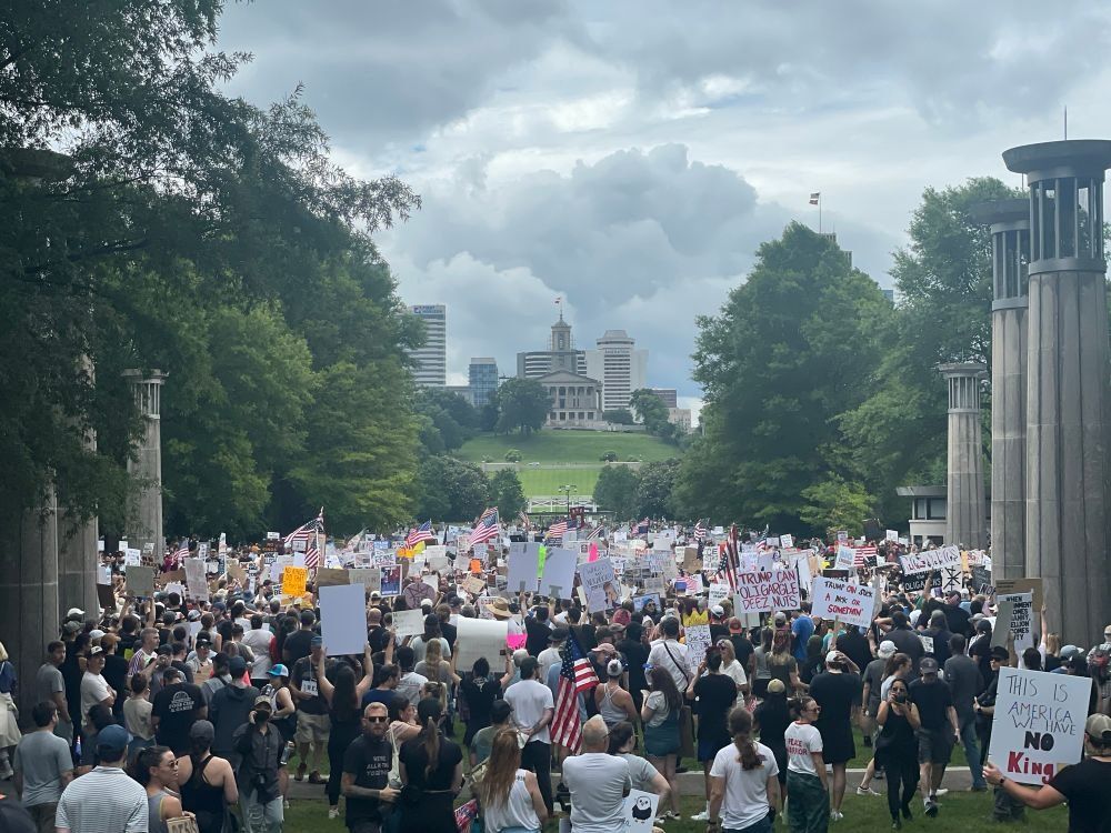 Nashville, @johnhaubenreich.bsky.social‬, thousands of protestors gathered in field 