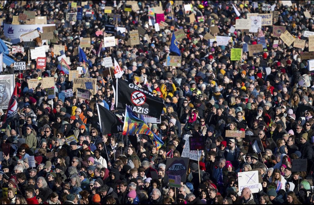 200,000 protestors 