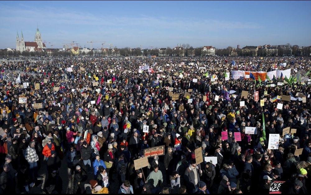200,000 protestors 