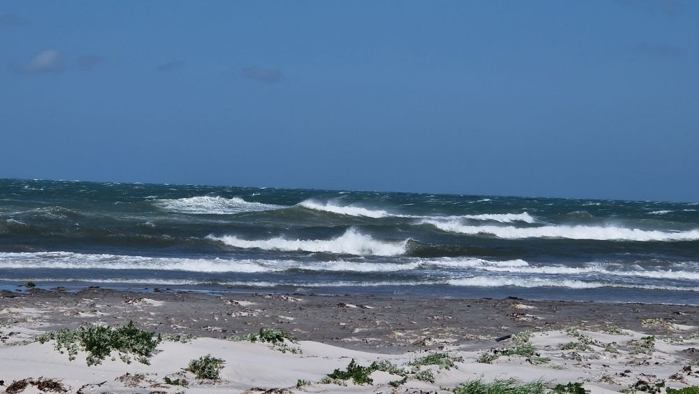 Waves breaking at the beach