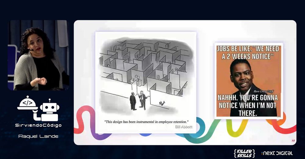 Captura de la charla en la que aparece una persona hablando con un micrófono puesto al lado de su cara. Al lado, una slide con una presentación con una viñeta y un meme.