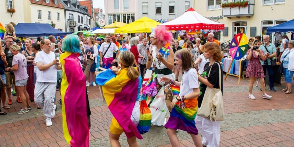 HZ+ Rechtsextreme riefen zu Störaktion beim CSD in Haltern auf: Polizei „ist sensibilisiert“