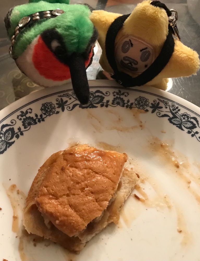 Jimmingbird and Starzzy are looking at the remaining food on the plate. 
