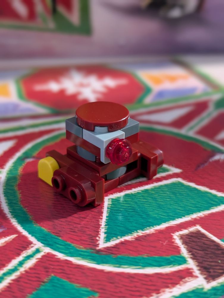 Star Wars Lego Advent Calendar.
Day 11, little robot friend.