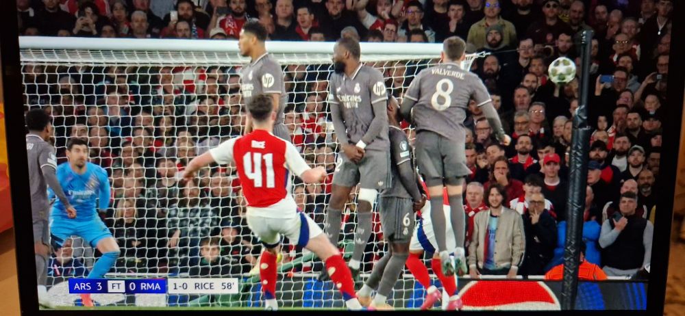 A photo of the free kick being taken by Declan Rice vs Real Madrid