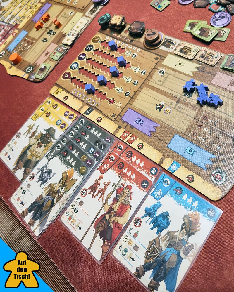 Mein Schiffstableau und meine Crewauslage im späteren Teil der Partie