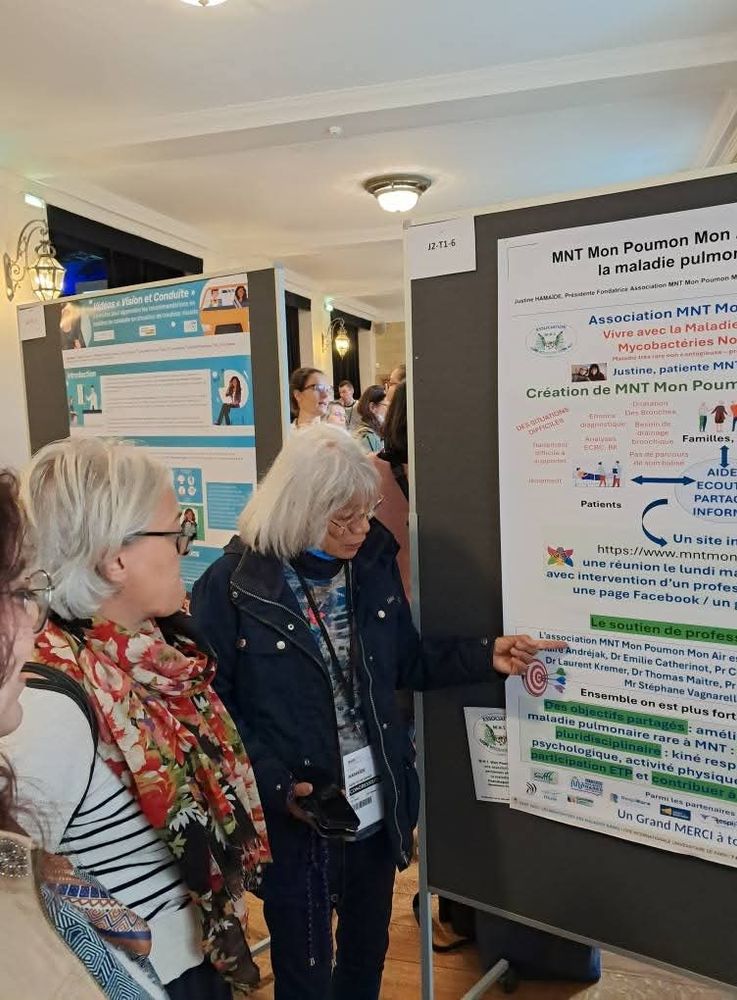 Jour 2, focus sur deux associations partenaires RespiFil

Aujourd’hui, deux belles initiatives sont à l’honneur

Justine Hamaïde raconte comment est née l’association Mycobactéries Non Tuberculeuses MNT - Association MNT Mon Poumon Mon Air et son engagement au service des patients.

Des projets portés par le cœur, l’écoute et la solidarité

Parce que derrière chaque avancée, il y a des femmes et des hommes engagés pour les patients