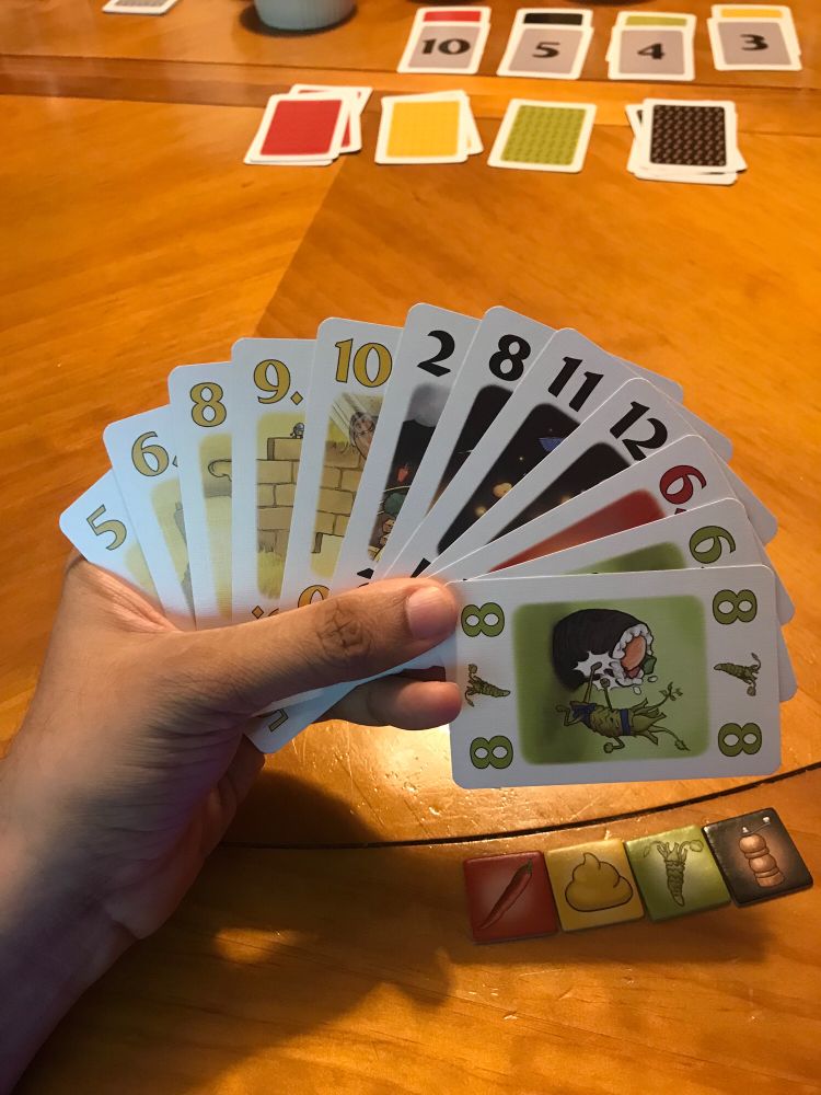 A hand of Scharfe Schoten