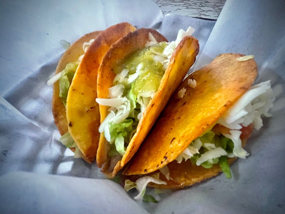Tacos dorados de pollo