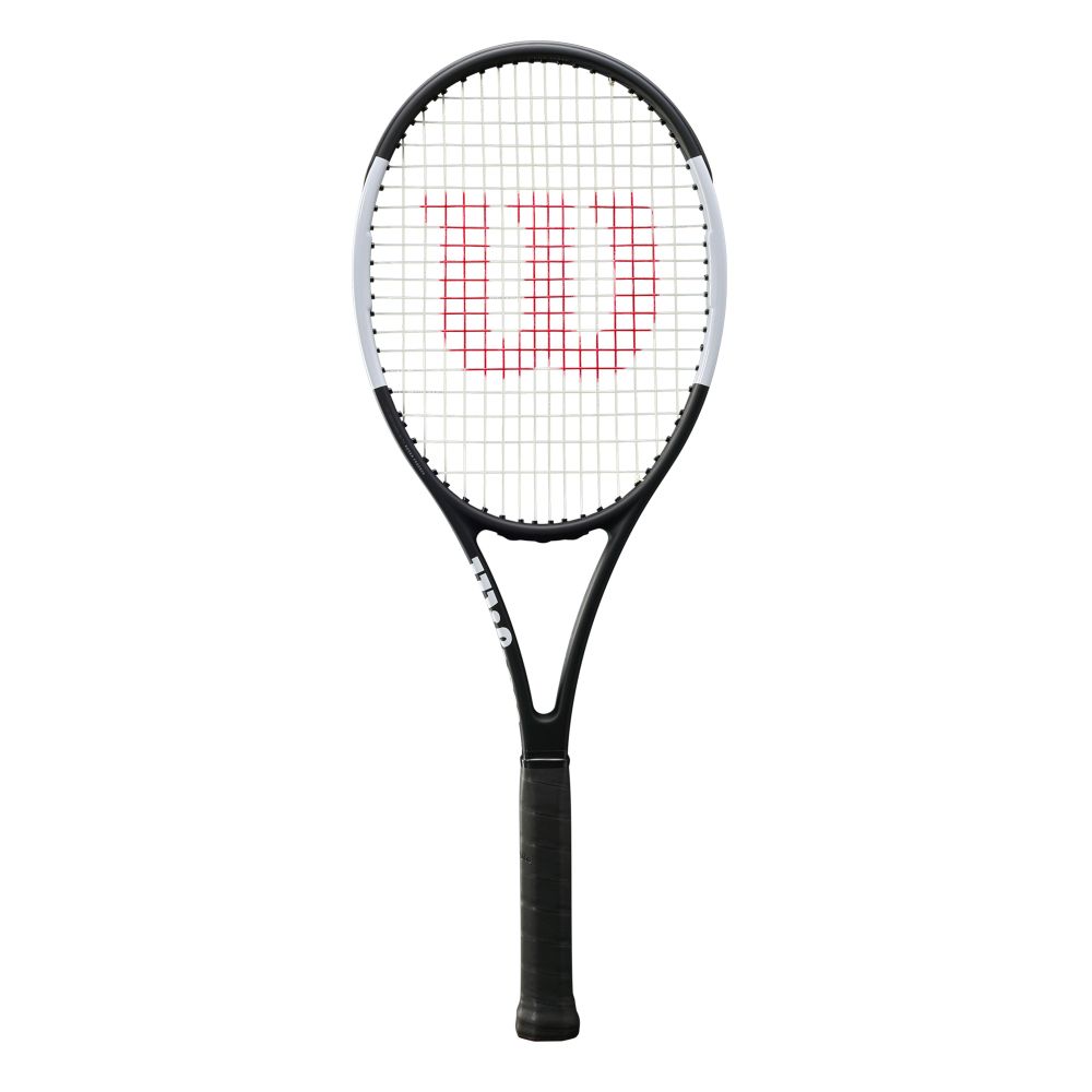 Imagen de una raqueta de tenis donde se ven las cuerdas entrelazadas.