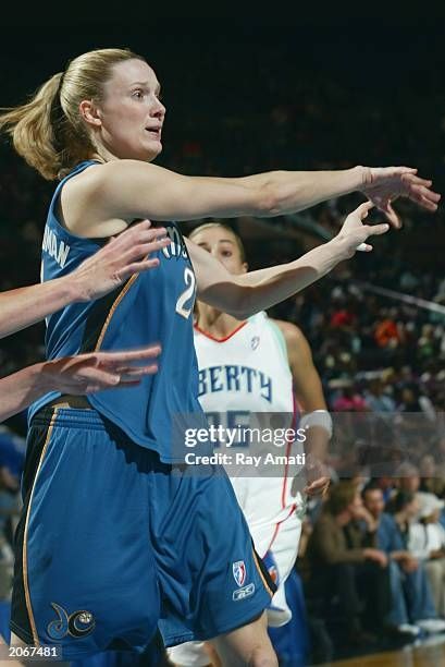 Stacey Dales making a pass