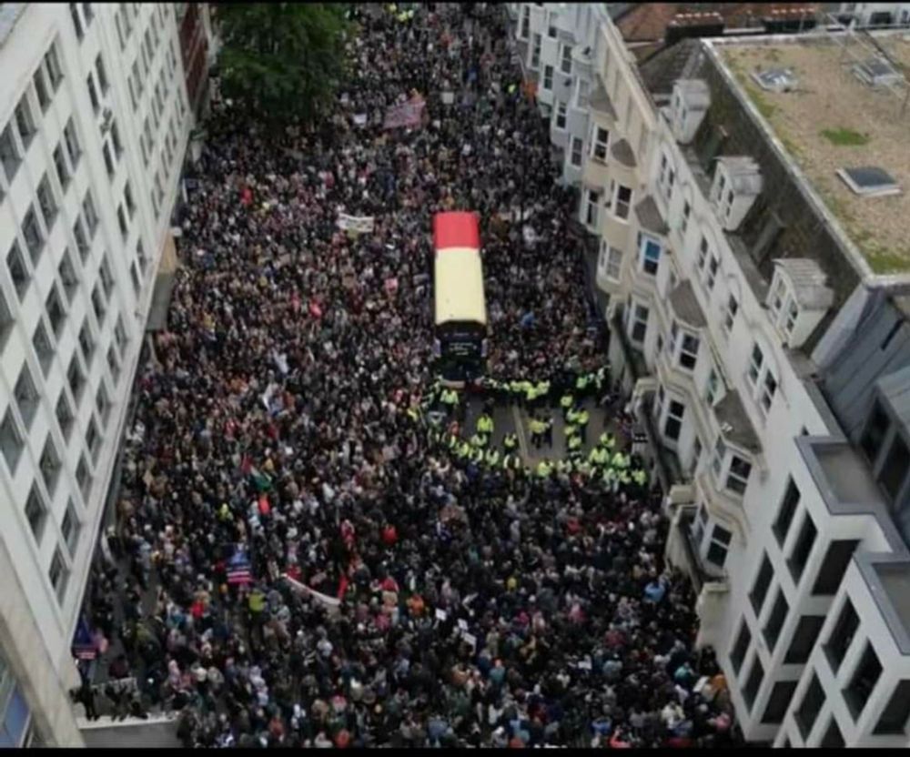 Photo from above of thousands of counterdemonstrators surrounding a police cordon protecting anti-immigration protesters in Brighton, 7 August 2024.