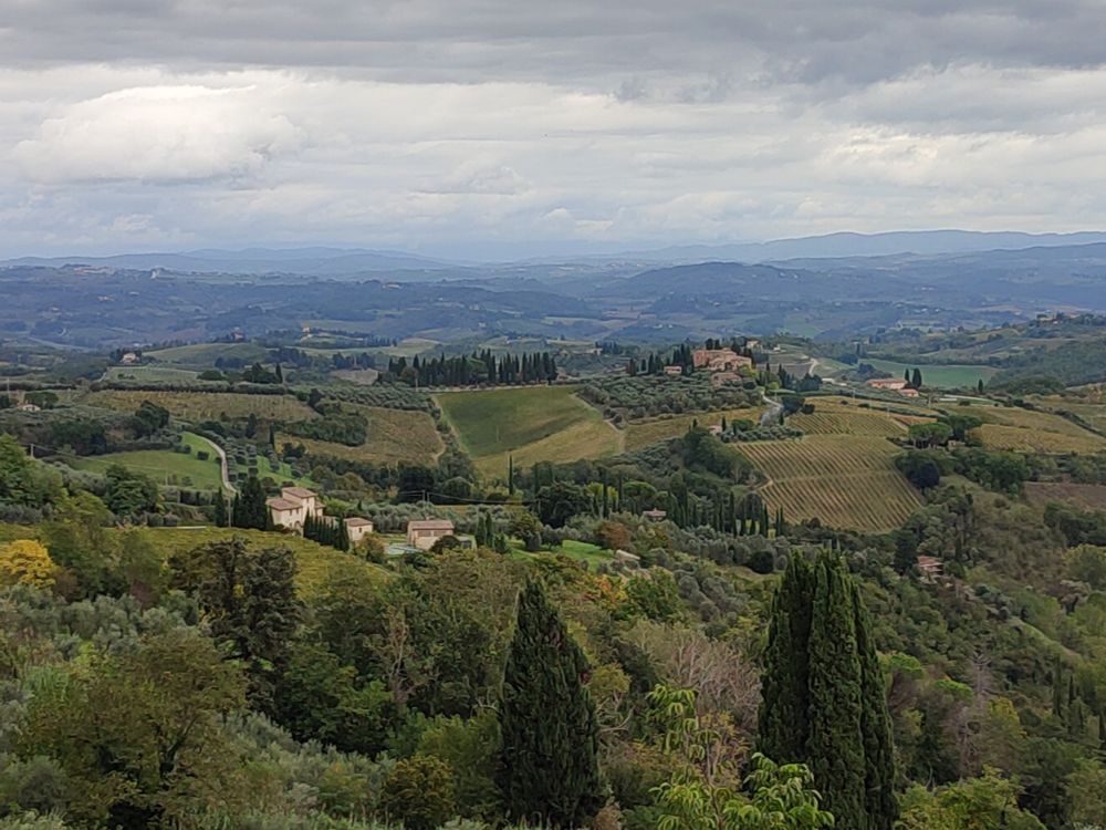 Blick von San Gimignano auf die umliegende Landschaft