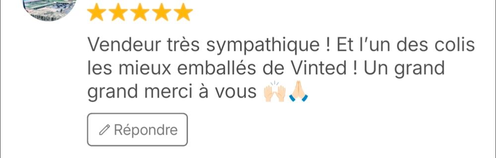 Capture d'écran d'un commentaire sur Vinted : 
Vendeur très sympathique ! Et I'un des colis les mieux emballés de Vinted ! Un grand grand merci à vous