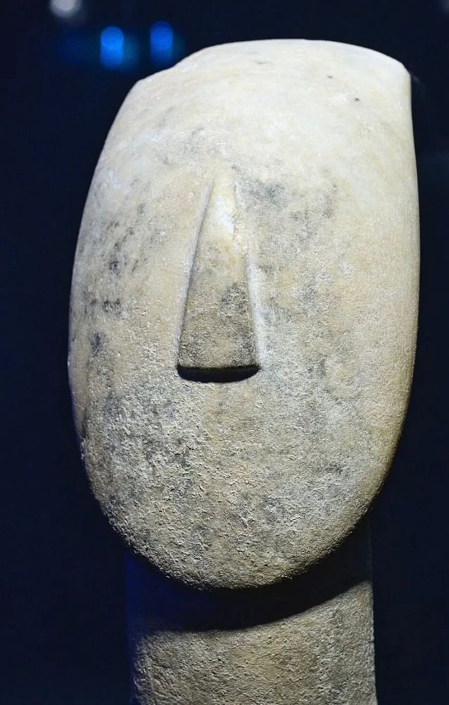 Head of a Figurine
Canonical type, Spedos variety
Date
Early Cycladic II period, Syros phase (2800 - 2300 BC)
