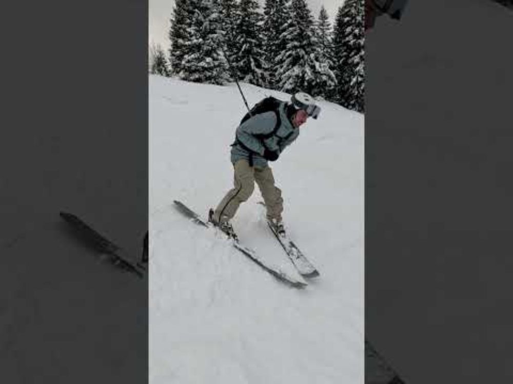 How to look cool on the slopes 🤥😂 #skiingtips #skitips