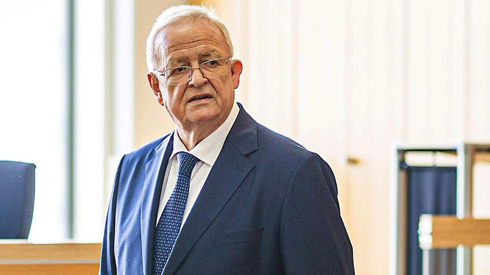 Er gilt als eine der Schlüsselfiguren in der VW-Dieselaffäre: Ex-Konzernchef Winterkorn. Doch weil der ehemalige Topmanager erkrankt ist, hat nun das Landgericht Braunschweig das Verfahren gegen den 7...