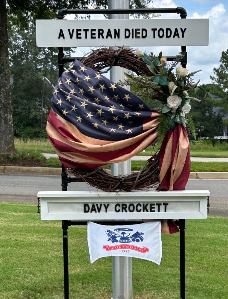 Memorial wreath saying “a veteran died today” with the name “Davy Crockett”. 