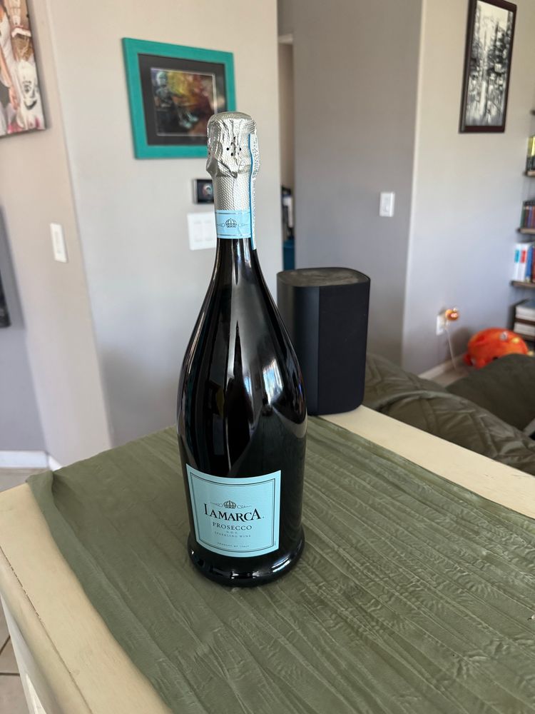 Giant bottle of prosecco! 🍾🥂🍾🥂🍾🥂🍾