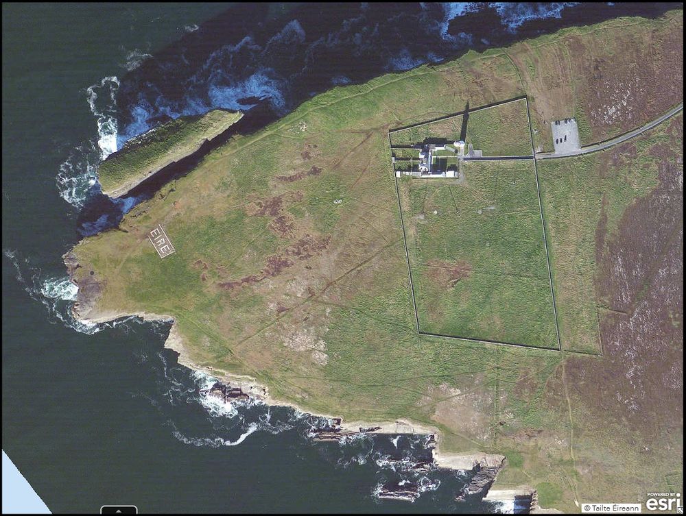 Radharc satailíte 'MapGenie Digital Globe' © Tailte Éireann.
https://www.arcgis.com/apps/webappviewer/index.html?id=3ae19cc156bf4706a929304bf8fcc4f6